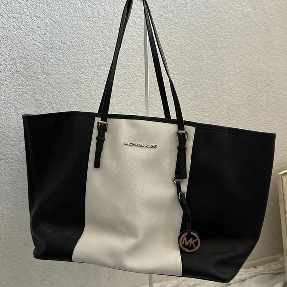Black & white Michael Kors purse - Picture 5 of 5